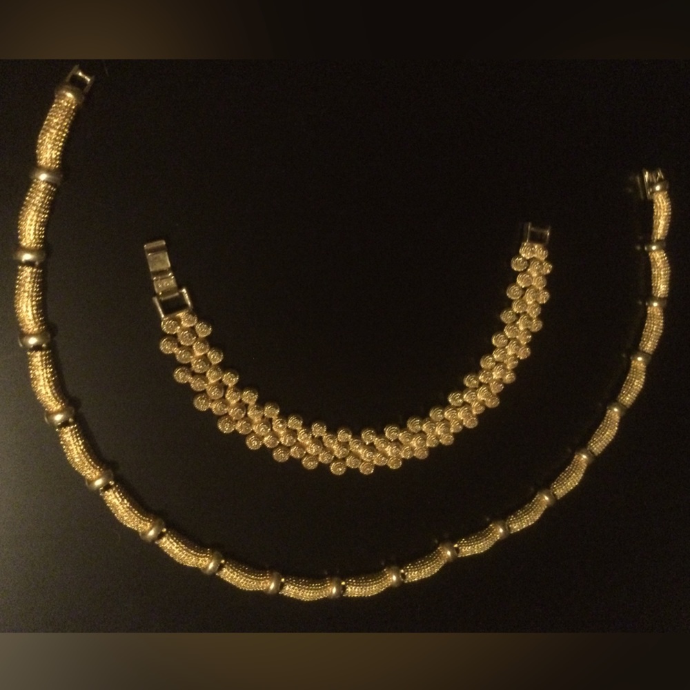 Vintage gold tone necklace and bracelet set